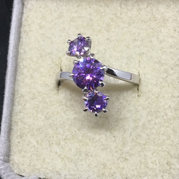 Never worn silver ring - Picture 2 of 5